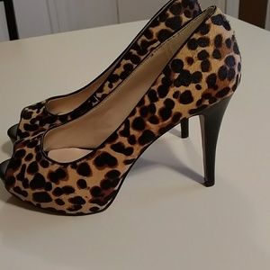Nine West animal print peep toe heels NWOT